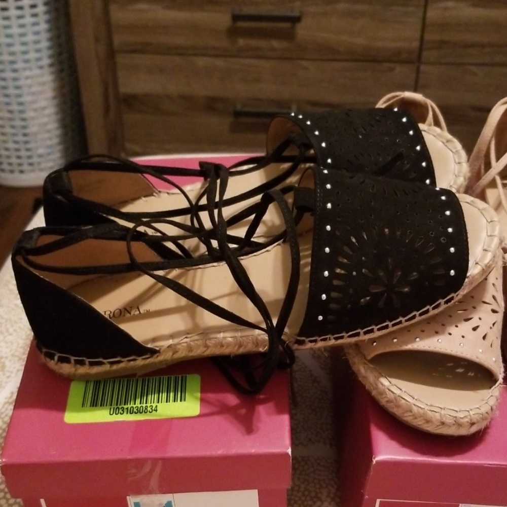Sandals - Picture 7 of 8